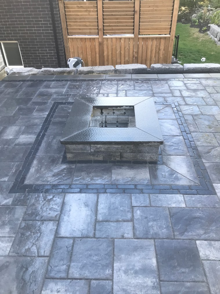 Backyard seating wall and bench